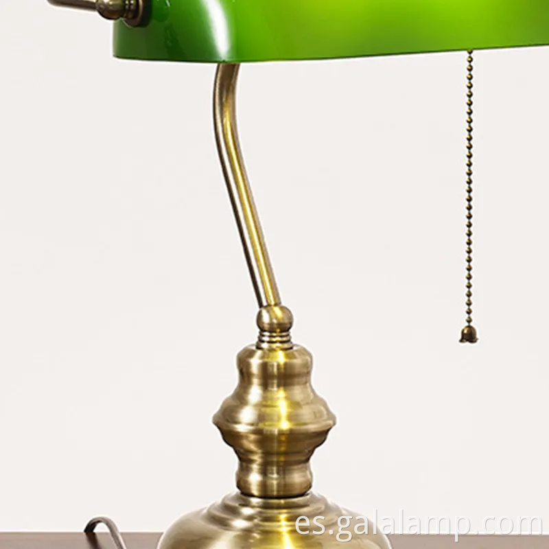 Lámpara de mesa de bronce americano clásica vintage para dormitorios elegantes